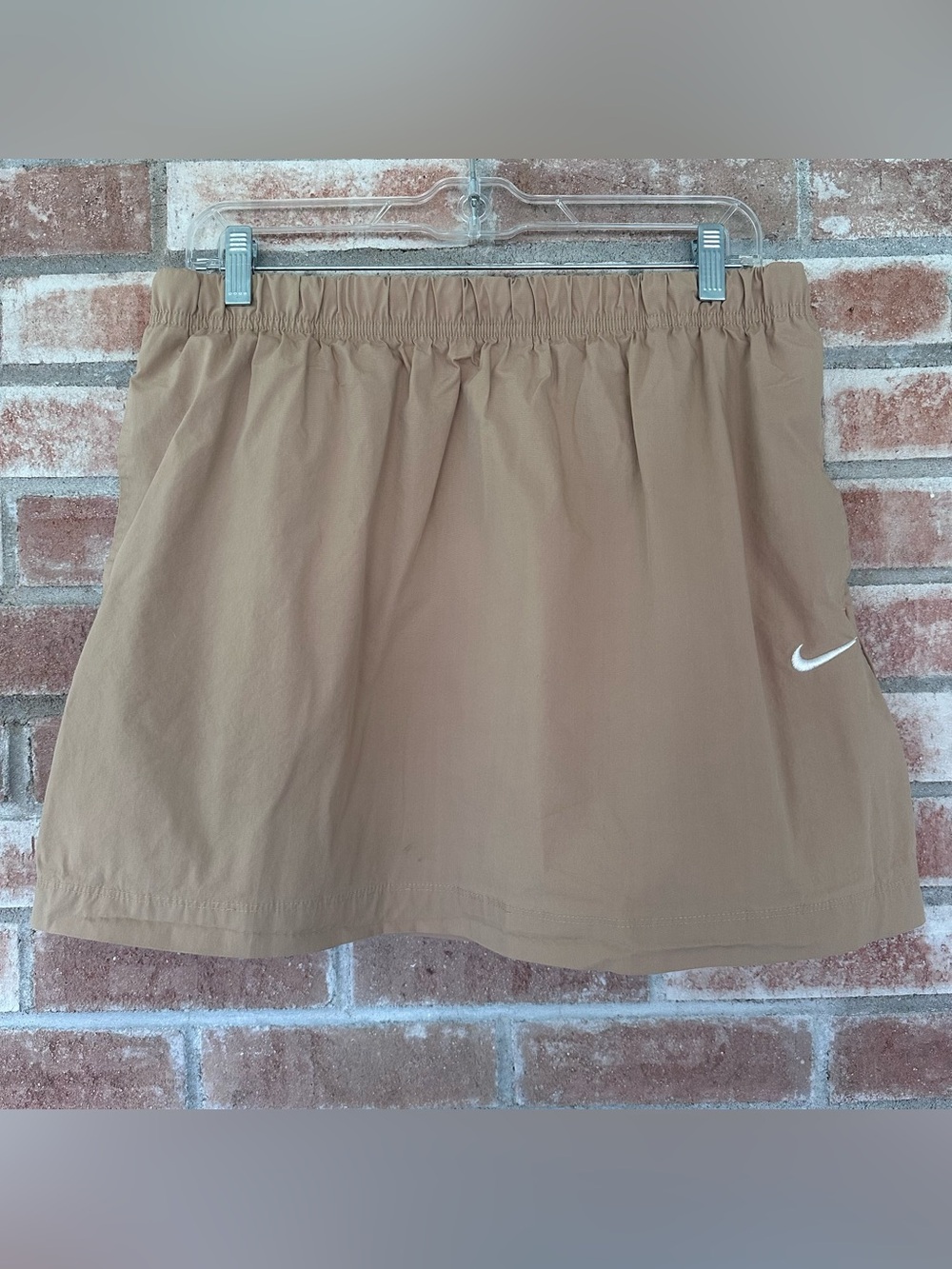 Nike Mini Skirt Women’s Large Tan Pull On Sporty Athletic Summer Active Comfort